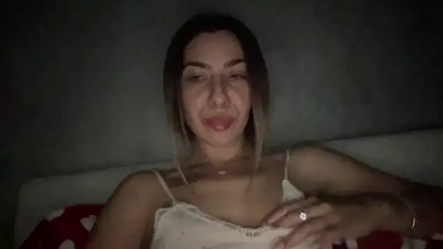 Snapshot of sarrah_rossy chatting on 22, 11, 2025 sarrah rossy online show from 22, 11, 2025