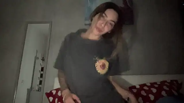 Snapshot of sarrah_rossy chatting on 24, 11, 2025 sarrah rossy online show from 24, 11, 2025