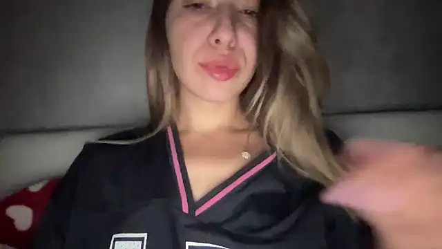 Snapshot of sarrah_rossy chatting on 29, 11, 2025 sarrah rossy online show from 29, 11, 2025