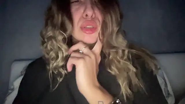 Snapshot of sarrah_rossy chatting on 15, 12, 2025 sarrah rossy online show from 15, 12, 2025