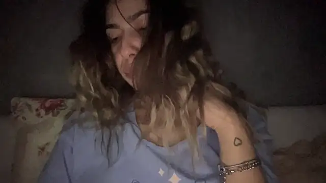 Snapshot of sarrah_rossy chatting on 17, 12, 2025 sarrah rossy online show from 17, 12, 2025