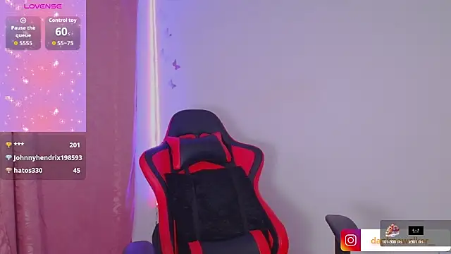 Daphnewalker   online show from 15, 9, 2025