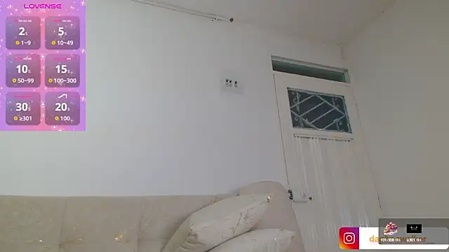 Daphnewalker   online show from 9, 10, 2025