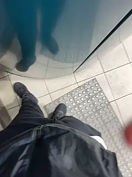 Snapshot of YARASERO-kun chatting on 12, 2, 2025 YARASERO-kun online show from 12, 2, 2025