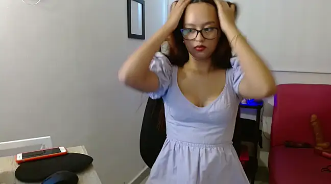 Emilybateee online show from 15, 3, 2025