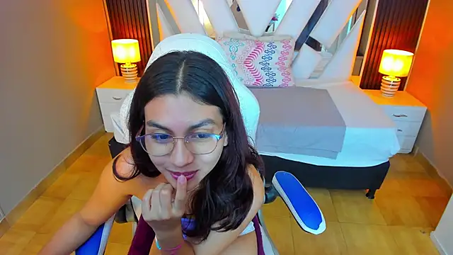 Snapshot of Cristin_Petite chatting on 21, 3, 2025 Cristin Petite online show from 21, 3, 2025