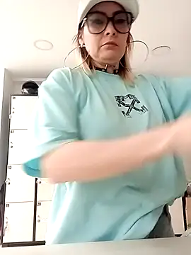 CandieGilson   online show from 13, 10, 2025