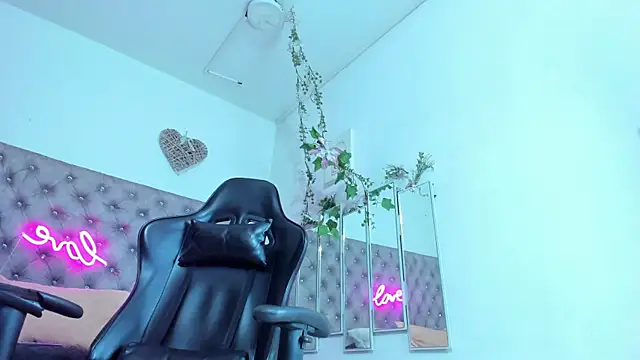 Naomii Viper online show from 19, 11, 2025