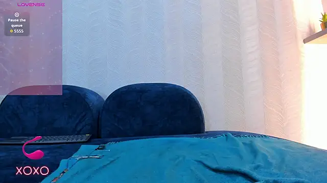 Naomii Viper online show from 2, 7, 2026