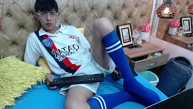 Snapshot of Estiv18_ chatting on 23, 3, 2025 Estiv18 online show from 23, 3, 2025