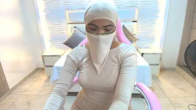 Zafira kazenn online show from 11, 3, 2025