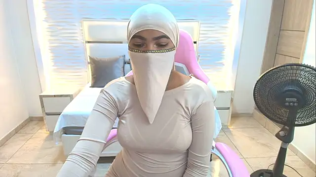 Zafira kazenn online show from 11, 3, 2025