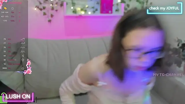 Snapshot of Chio_Mio chatting on 4, 10, 2025 Chio Mio online show from 4, 10, 2025