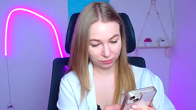 Snapshot of Dana_flowers chatting on 3, 3, 2026 Dana flowers online show from 3, 3, 2026