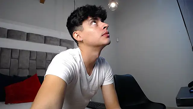 Snapshot of DrakeCollinss chatting on 27, 2, 2025 DrakeCollinss online show from 27, 2, 2025