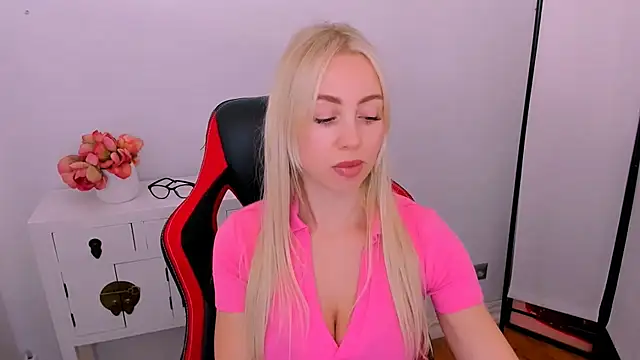 Snapshot of MargaritaRose chatting on 7, 4, 2026 MargaritaRose online show from 7, 4, 2026