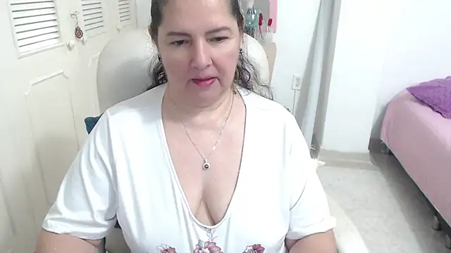 Snapshot of leonela_69 chatting on 22, 4, 2026 leonela 69 online show from 22, 4, 2026