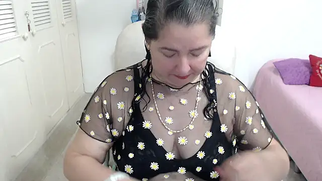 Snapshot of leonela_69 chatting on 24, 4, 2026 leonela 69 online show from 24, 4, 2026