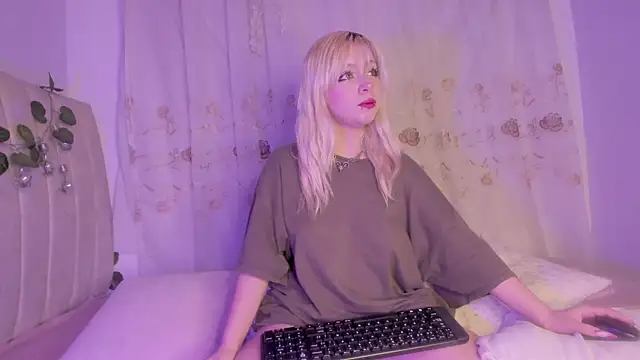 Snapshot of purplelilith3 chatting on 28, 9, 2025 purplelilith3 online show from 28, 9, 2025