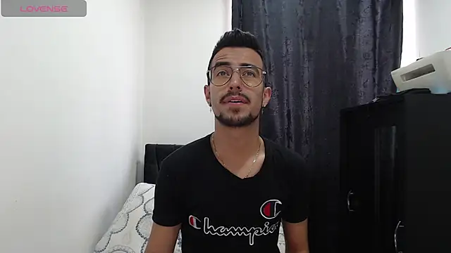 Snapshot of Demian_val chatting on 5, 3, 2025 Demian val online show from 5, 3, 2025