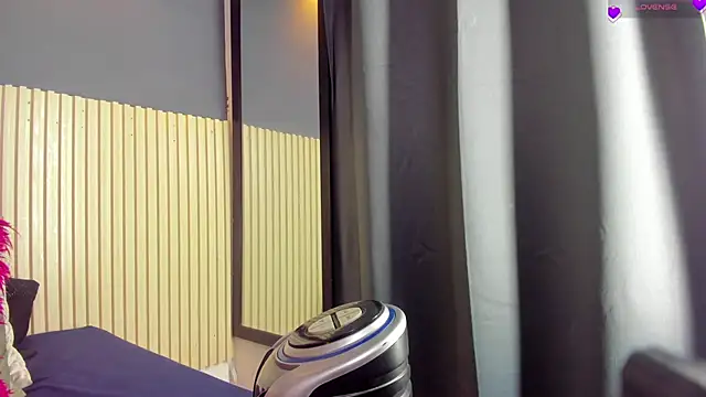 Aida-nicolle online show from 30, 11, 2025