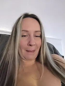 Snapshot of Mona_Plus chatting on 6, 1, 2026 Mona Plus online show from 6, 1, 2026