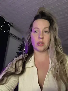 Snapshot of Mona_Plus chatting on 7, 1, 2026 Mona Plus online show from 7, 1, 2026