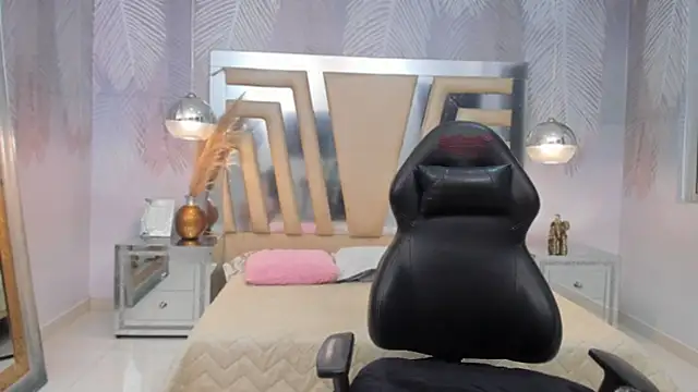 Layla palmer online show from 15, 2, 2025