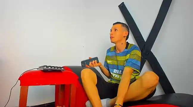 Snapshot of Isak_Millan chatting on 13, 2, 2025 Isak Millan online show from 13, 2, 2025