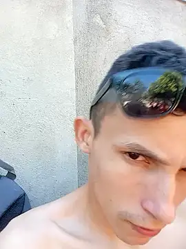 Snapshot of Isak_Millan chatting on 5, 10, 2025 Isak Millan online show from 5, 10, 2025