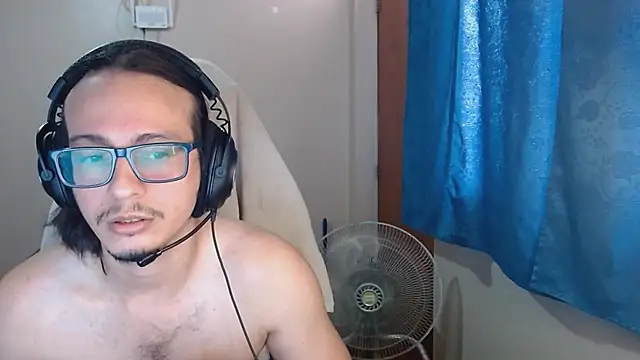 Snapshot of cholitohermoso chatting on 8, 3, 2025 cholitohermoso online show from 8, 3, 2025
