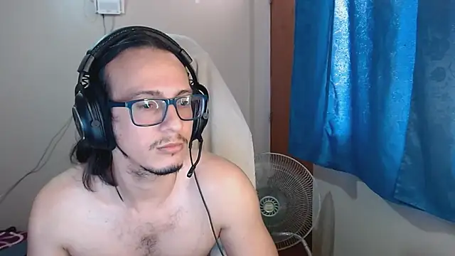 Snapshot of cholitohermoso chatting on 8, 3, 2025 cholitohermoso online show from 8, 3, 2025