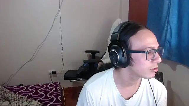 Snapshot of cholitohermoso chatting on 12, 3, 2025 cholitohermoso online show from 12, 3, 2025