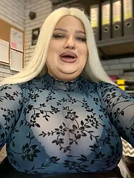 Snapshot of Eliaden chatting on 4, 11, 2025 Eliaden online show from 4, 11, 2025