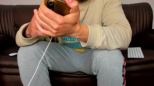 sexyhotmusclesforyou1 online show from 17, 3, 2025