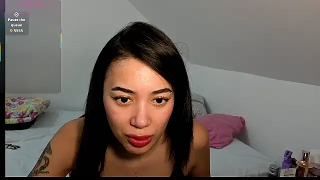 Snapshot of KylieLoveXX chatting on 18, 10, 2025 KylieLoveXX online show from 18, 10, 2025