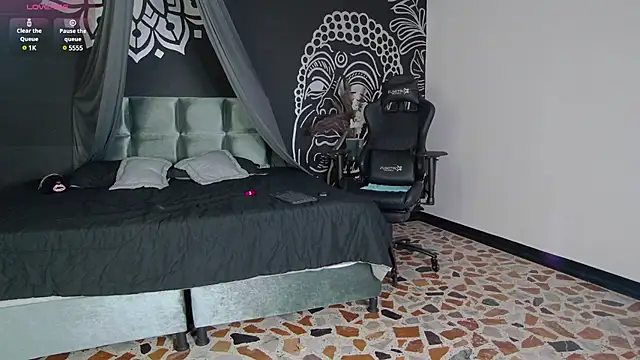 Arii moon online show from 1, 3, 2025