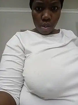 Snapshot of PinkMagic chatting on 4, 6, 2026 PinkMagic online show from 4, 6, 2026
