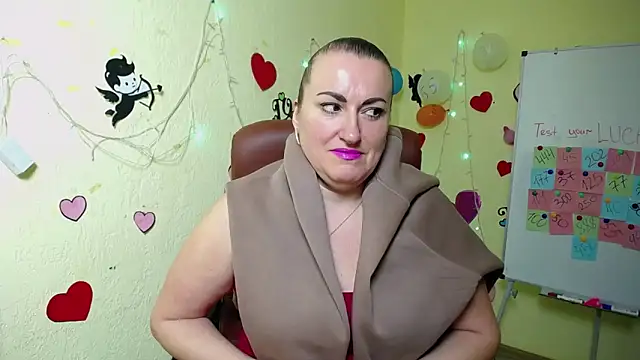 Snapshot of DianaMGG chatting on 27, 2, 2025 DianaMGG online show from 27, 2, 2025