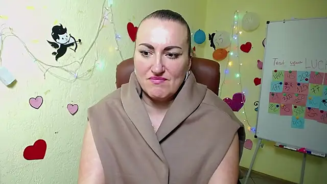 Snapshot of DianaMGG chatting on 27, 2, 2025 DianaMGG online show from 27, 2, 2025