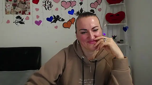 Snapshot of DianaMGG chatting on 28, 2, 2025 DianaMGG online show from 28, 2, 2025