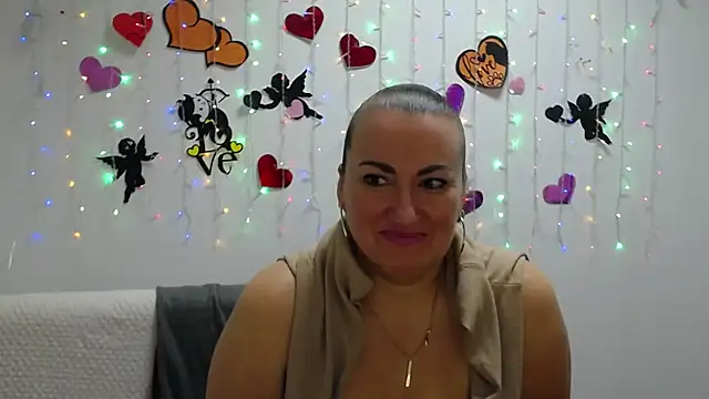 Snapshot of DianaMGG chatting on 5, 3, 2025 DianaMGG online show from 5, 3, 2025