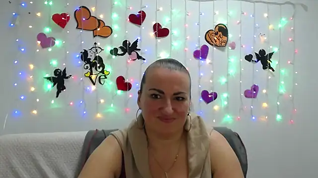 Snapshot of DianaMGG chatting on 5, 3, 2025 DianaMGG online show from 5, 3, 2025
