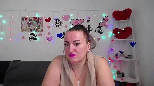Snapshot of DianaMGG chatting on 6, 3, 2025 DianaMGG online show from 6, 3, 2025