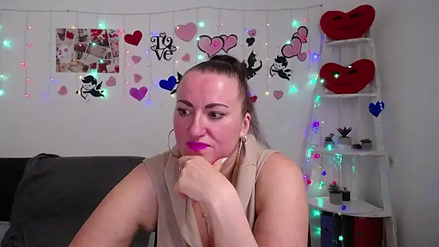 Snapshot of DianaMGG chatting on 6, 3, 2025 DianaMGG online show from 6, 3, 2025