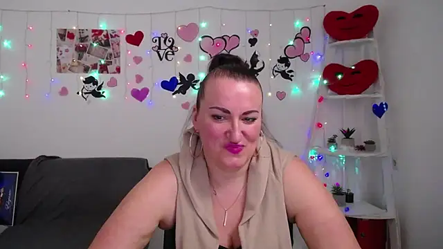 Snapshot of DianaMGG chatting on 6, 3, 2025 DianaMGG online show from 6, 3, 2025