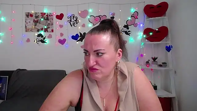 Snapshot of DianaMGG chatting on 6, 3, 2025 DianaMGG online show from 6, 3, 2025