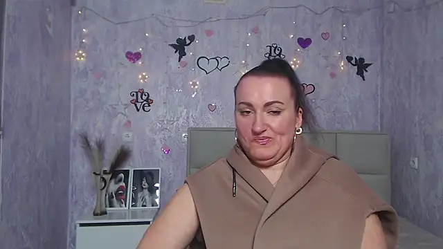 Snapshot of DianaMGG chatting on 9, 3, 2025 DianaMGG online show from 9, 3, 2025