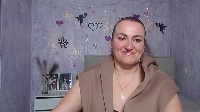 Snapshot of DianaMGG chatting on 9, 3, 2025 DianaMGG online show from 9, 3, 2025