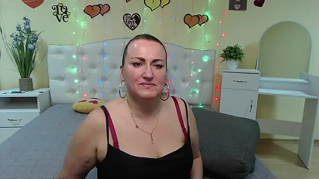 Snapshot of DianaMGG chatting on 12, 3, 2025 DianaMGG online show from 12, 3, 2025